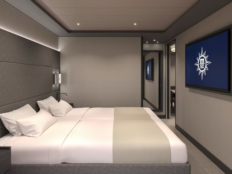 Yacht Club Royal Suite with Whirlpool Bath